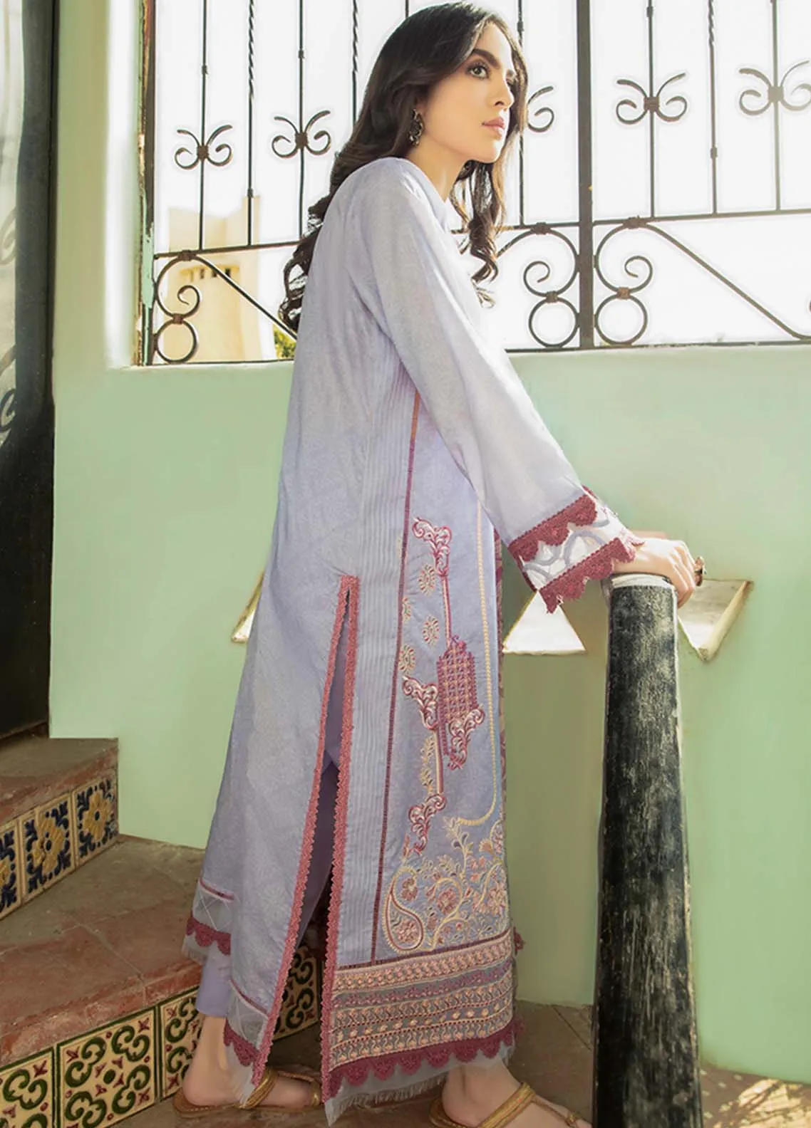 Aabyaan Embroidered Lawn Unstitched 3 Piece Suit - 13