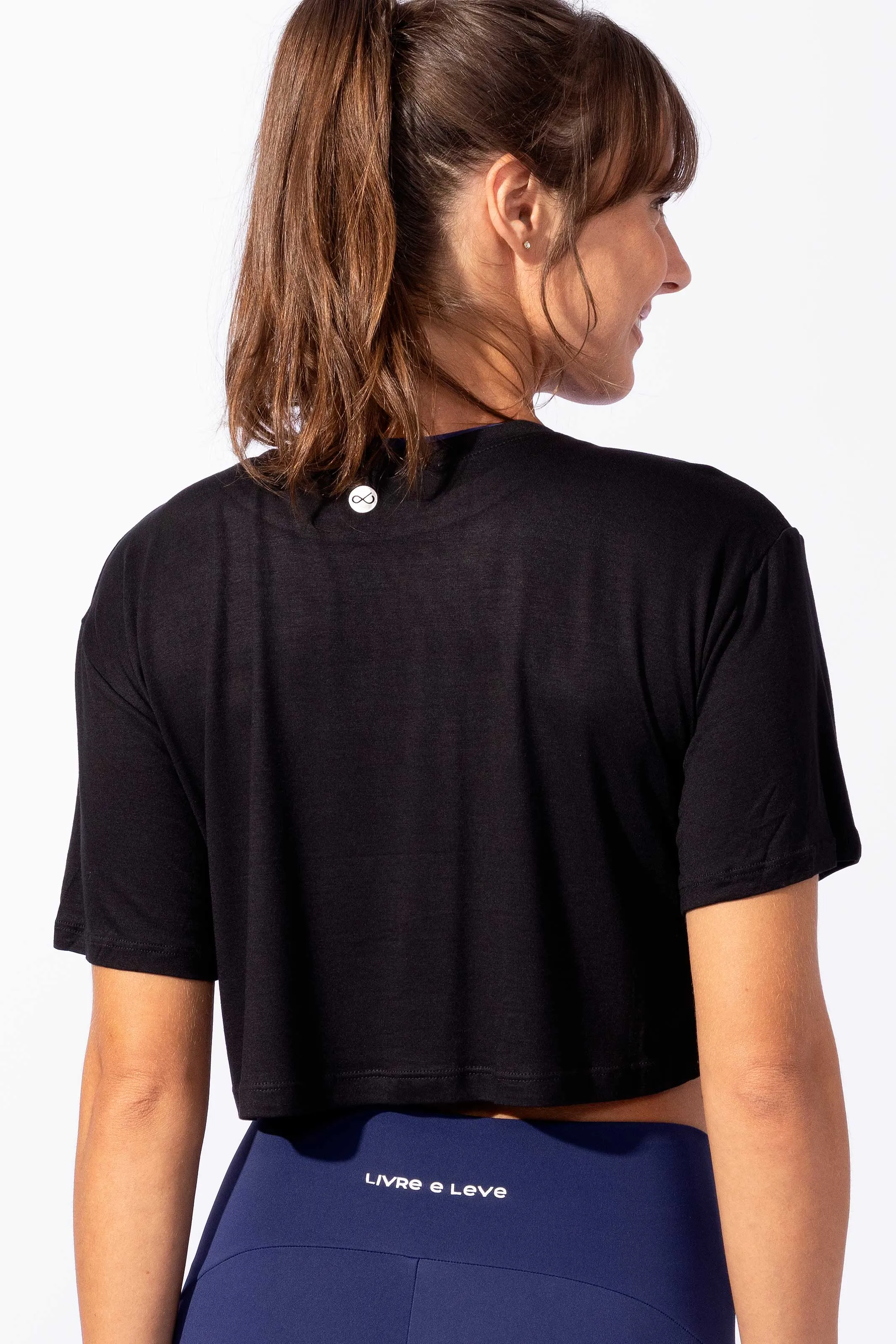 Cropped T-Shirt Preto Livre e Leve