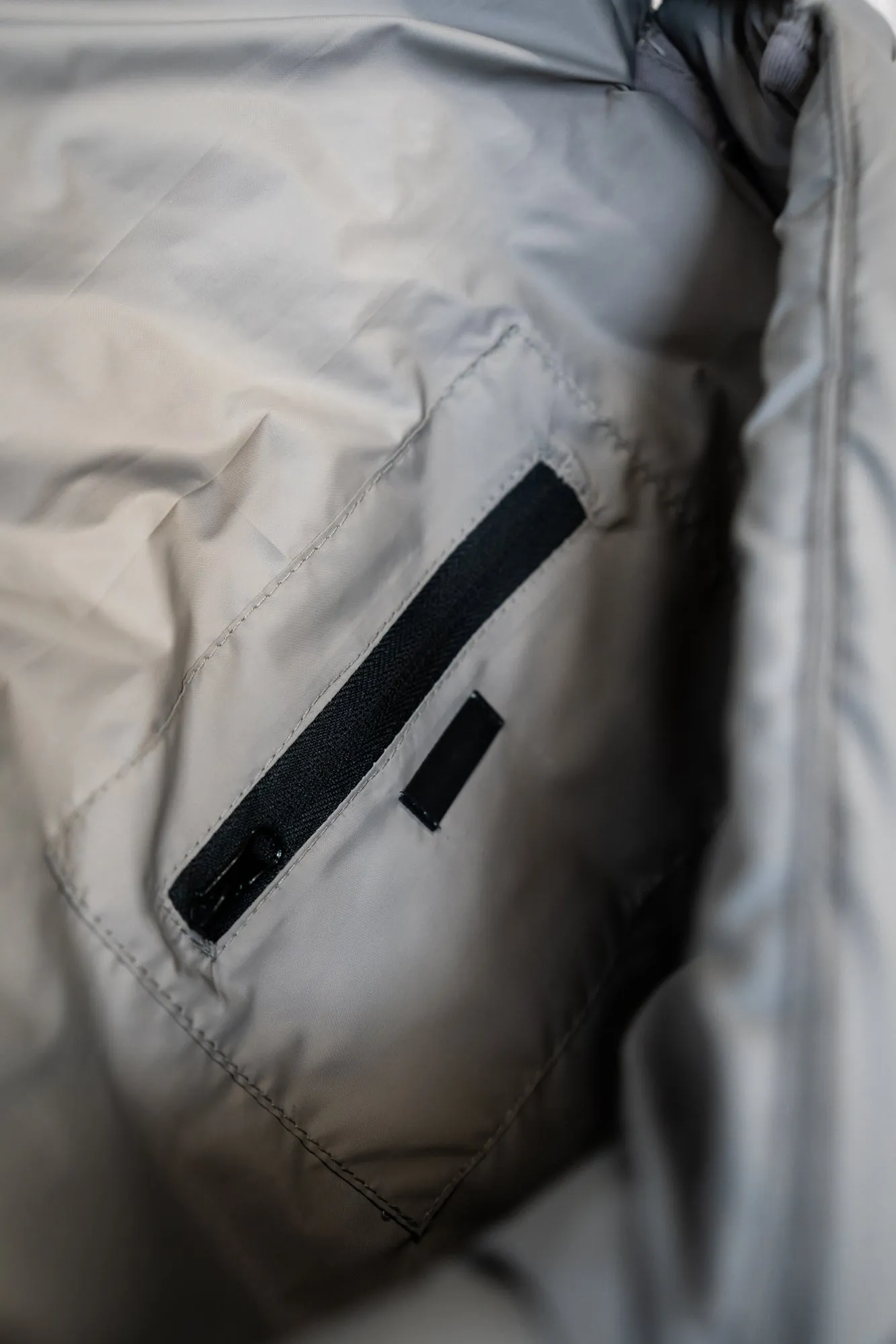 GREY PUFFER BAG
