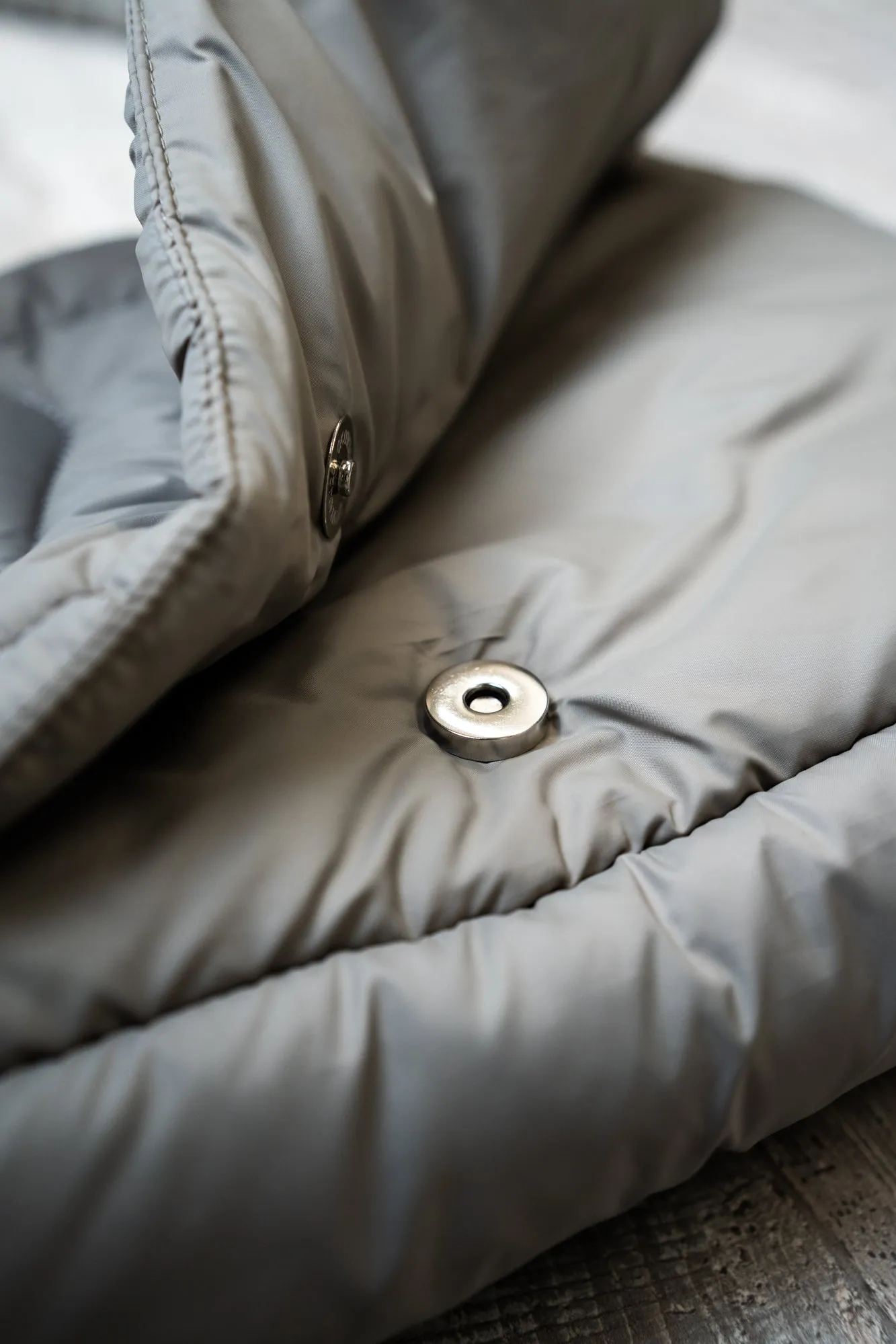 GREY PUFFER BAG