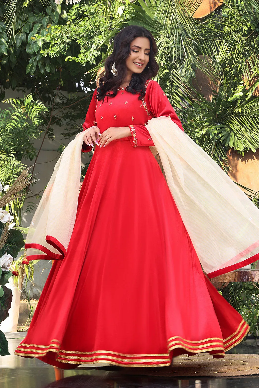 Handwork Embroidered Solid Velvet Maxi | ZEENAT | M123137