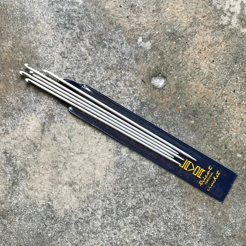 Lavor hook-tipped needles for Portuguese knitting