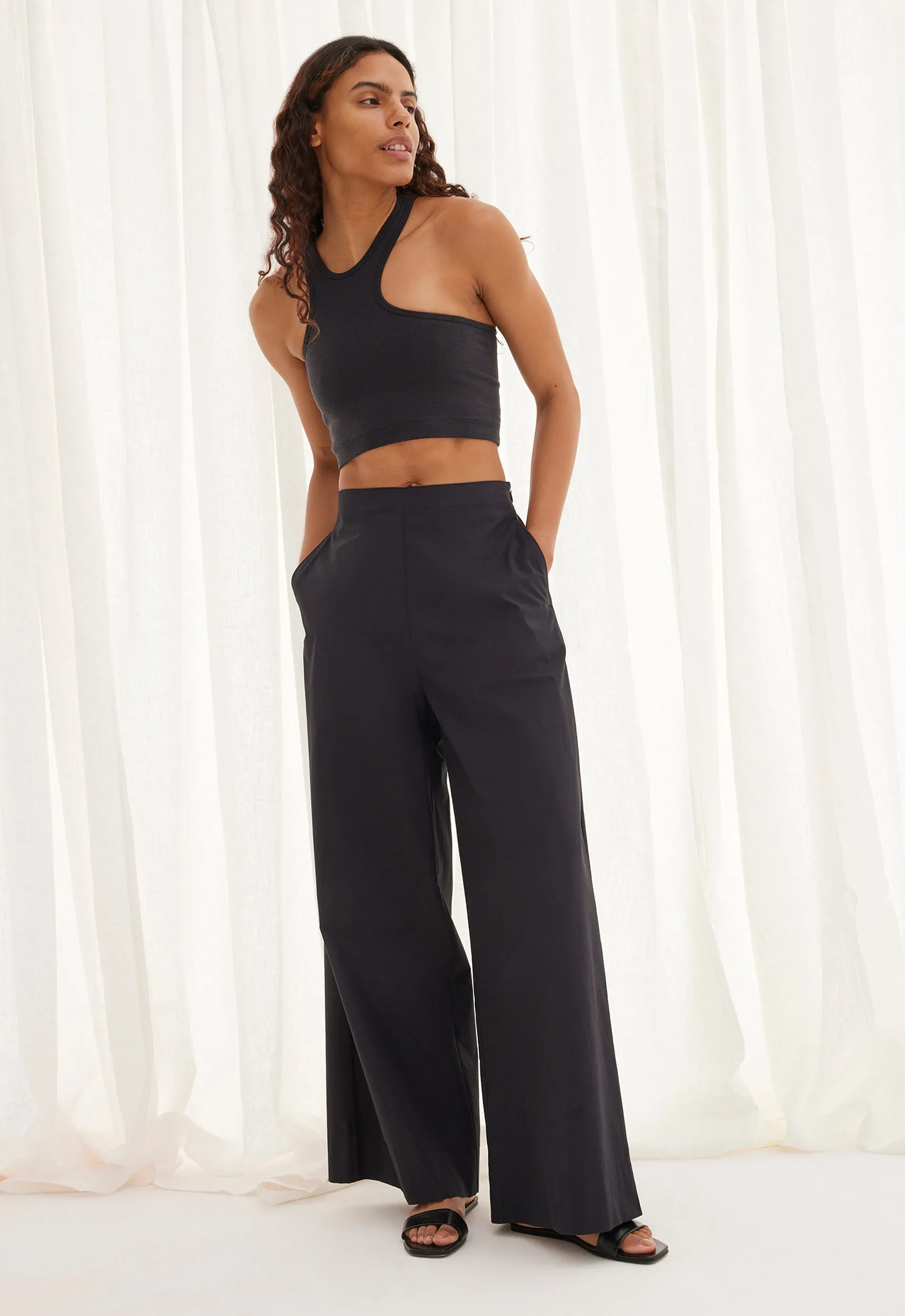 NAGNATA Yang Crop - Black/Black