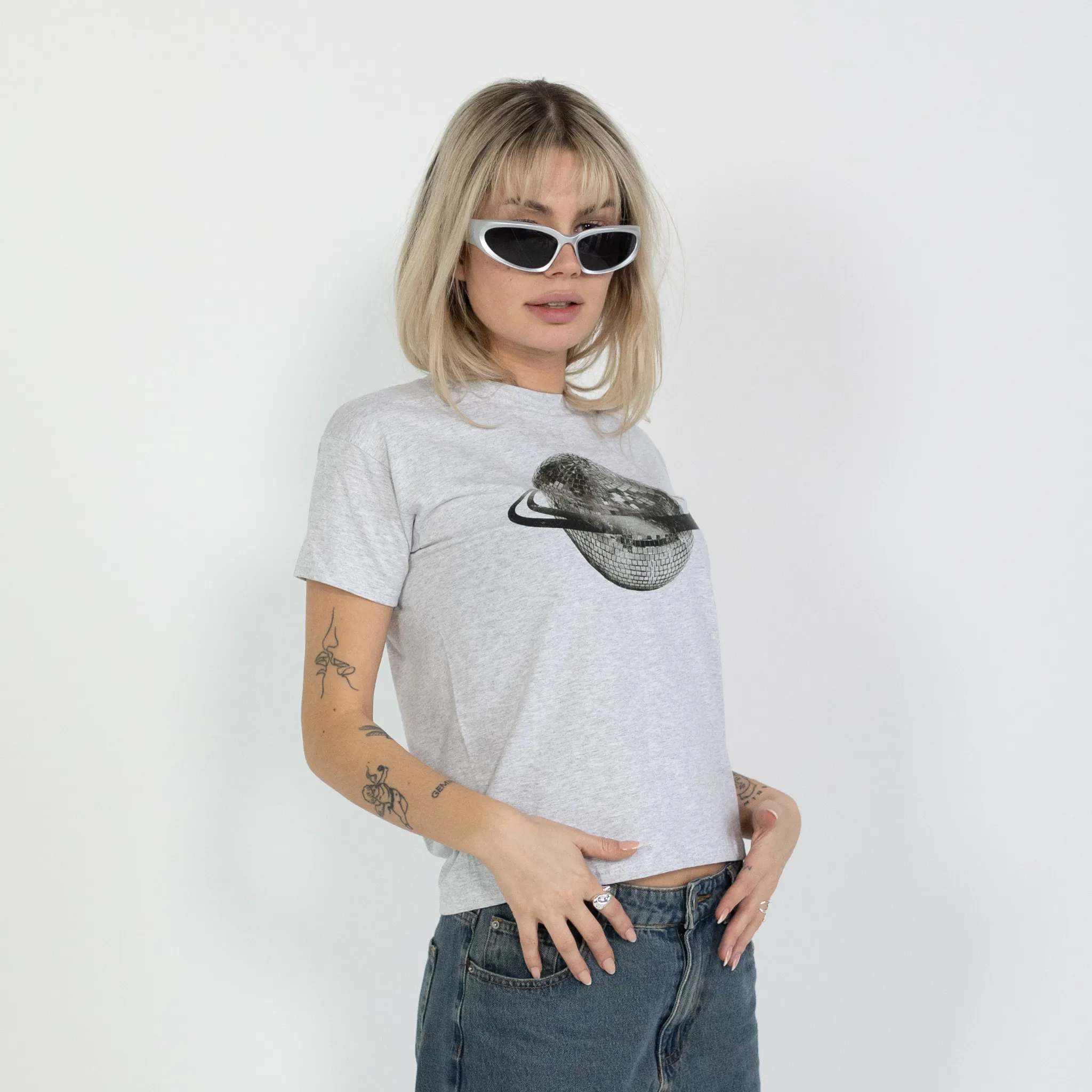 PLANET DISCO (sort), BABY TEE - GRÅ